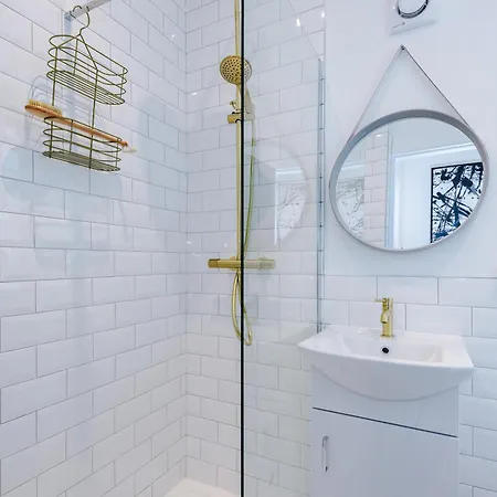 Incredible 3 Bedroom In York, Location * Γιορκ