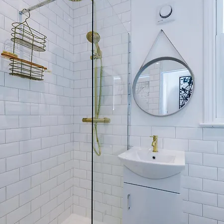 Incredible 3 Bedroom In York, Location * Γιορκ