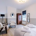 Incredible 3 Bedroom In York, Location *