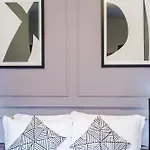 Incredible 3 Bedroom In York, Location Apartment *