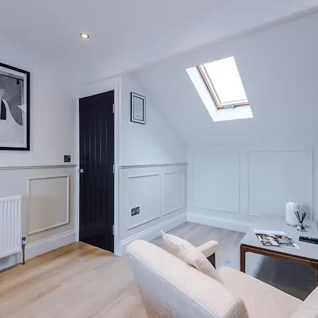 Incredible 3 Bedroom In York, Location