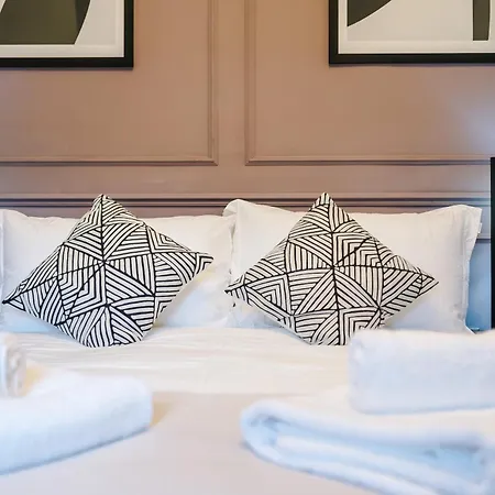 Incredible 3 Bedroom In York, Location * York