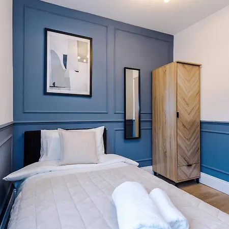 Incredible 3 Bedroom In York, Location *