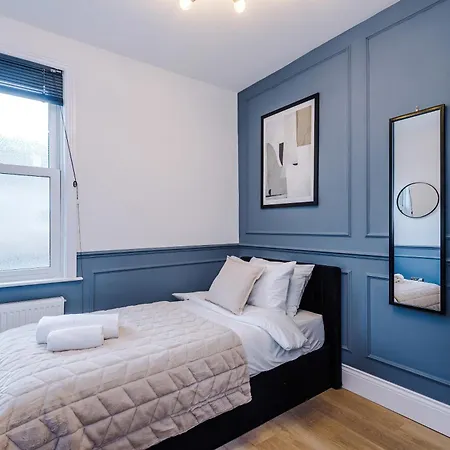 Incredible 3 Bedroom Apartment In York, Central Location York
