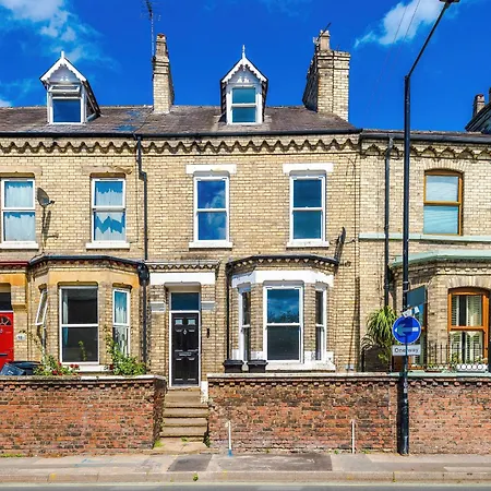 Incredible 3 Bedroom In York, Location *
