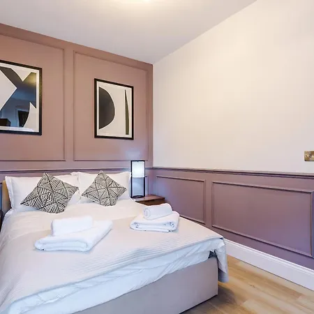 Incredible 3 Bedroom In York, Location *