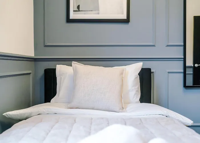 Incredible 3 Bedroom In York, Location *