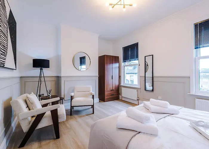 Incredible 3 Bedroom In York, Location *