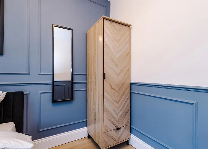 Incredible 3 Bedroom In York, Location * York