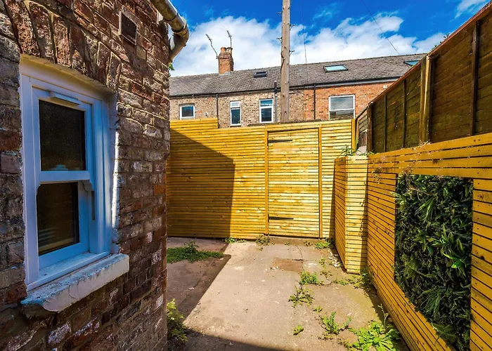 Incredible 3 Bedroom In York, Location *