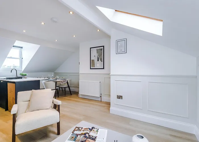 Incredible 3 Bedroom In York, Location *