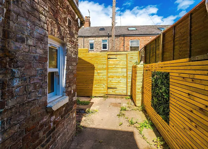 Incredible 3 Bedroom In York, Location *