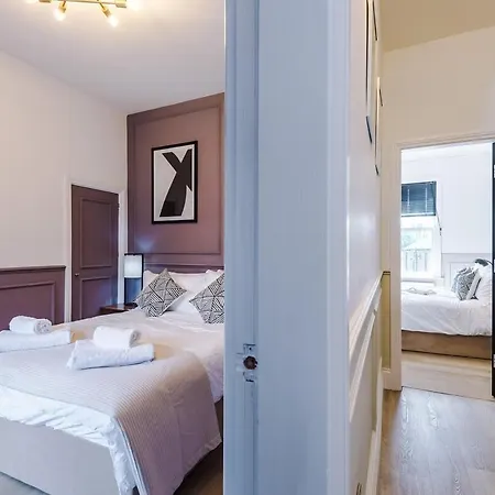 Incredible 3 Bedroom In York, Location Apartment