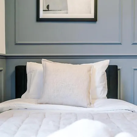 Incredible 3 Bedroom In York, Location *