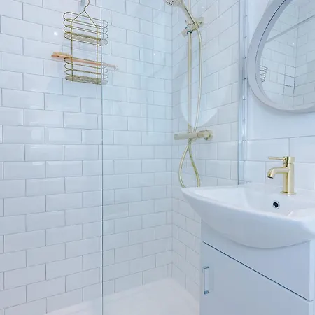 Incredible 3 Bedroom In York, Location شقة