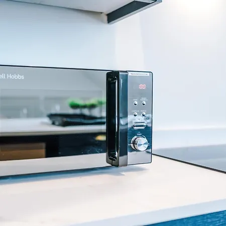 Incredible 3 Bedroom In York, Location Apartment