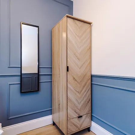 Incredible 3 Bedroom In York, Location * York