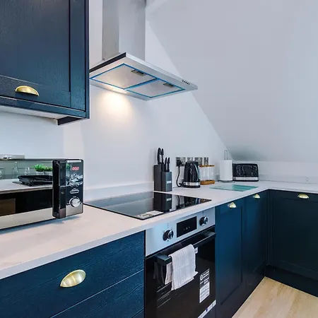 Incredible 3 Bedroom In York, Location *