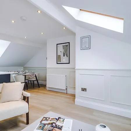 Incredible 3 Bedroom In York, Location *